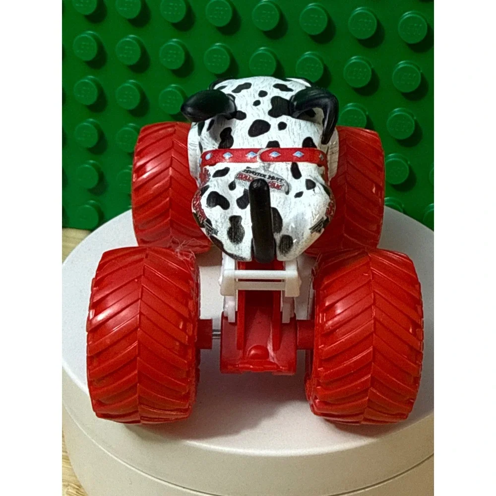 Monster Jam Monster Mutt Dalmatian 1:64 Die-Cast Truck White Red BKT Tires 2023